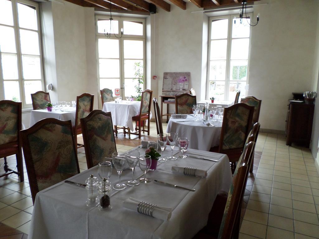 Le Relais De La Caleche Hotel Saint-Denis-d'Anjou Ngoại thất bức ảnh