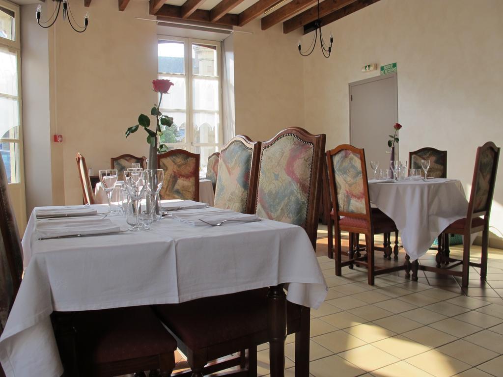 Le Relais De La Caleche Hotel Saint-Denis-d'Anjou Ngoại thất bức ảnh