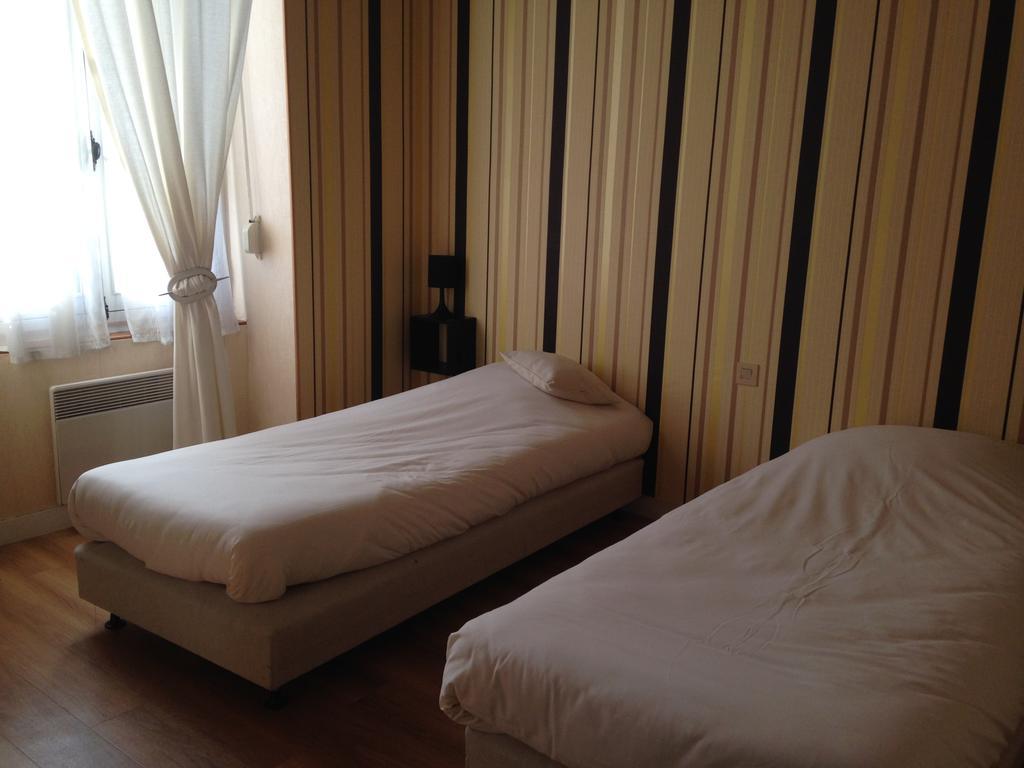 Le Relais De La Caleche Hotel Saint-Denis-d'Anjou Ngoại thất bức ảnh
