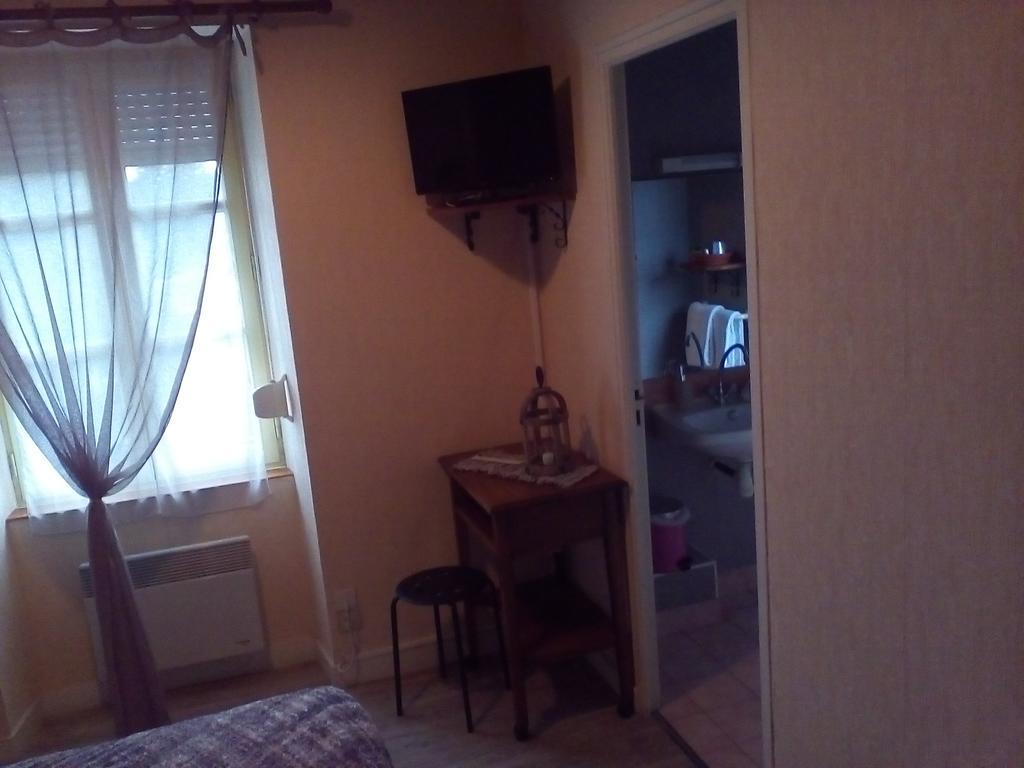 Le Relais De La Caleche Hotel Saint-Denis-d'Anjou Ngoại thất bức ảnh