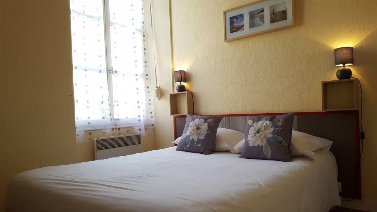 Le Relais De La Caleche Hotel Saint-Denis-d'Anjou Ngoại thất bức ảnh