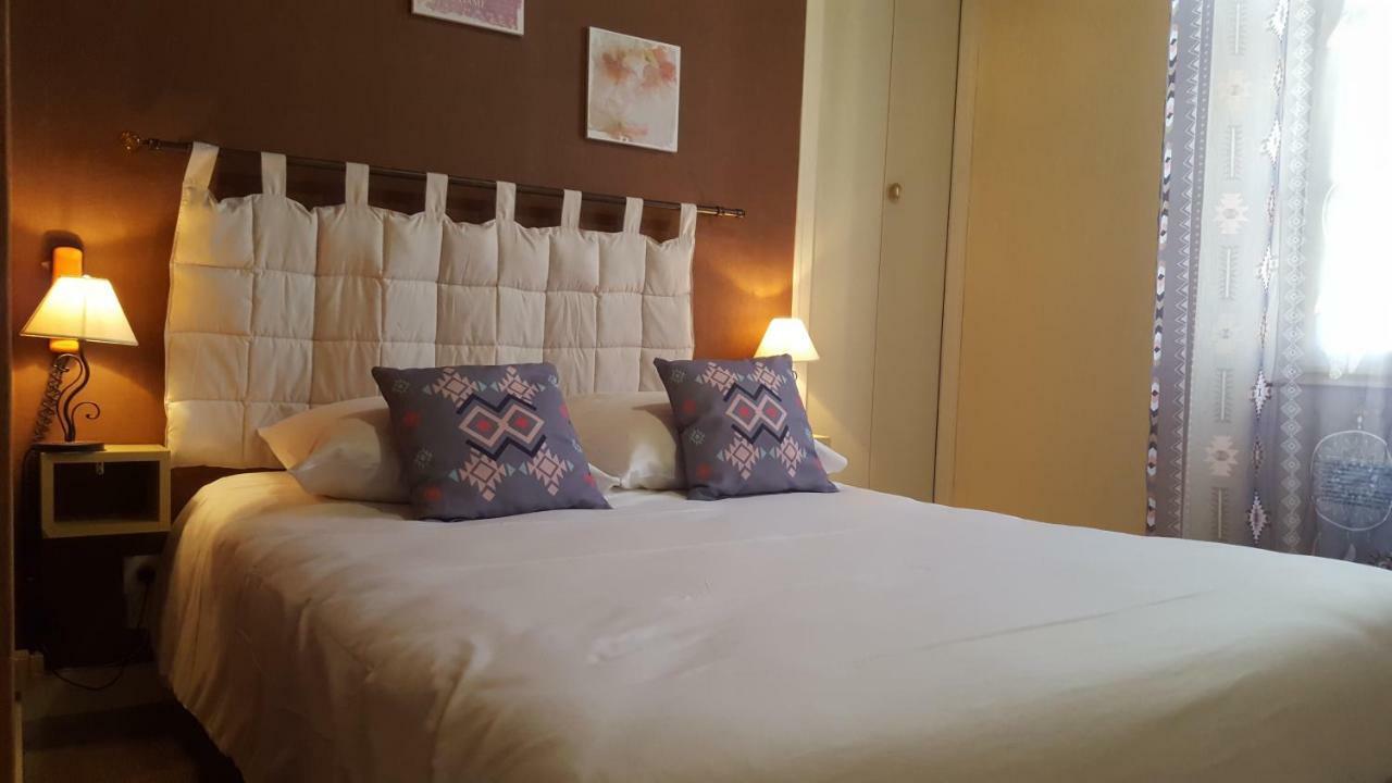 Le Relais De La Caleche Hotel Saint-Denis-d'Anjou Ngoại thất bức ảnh